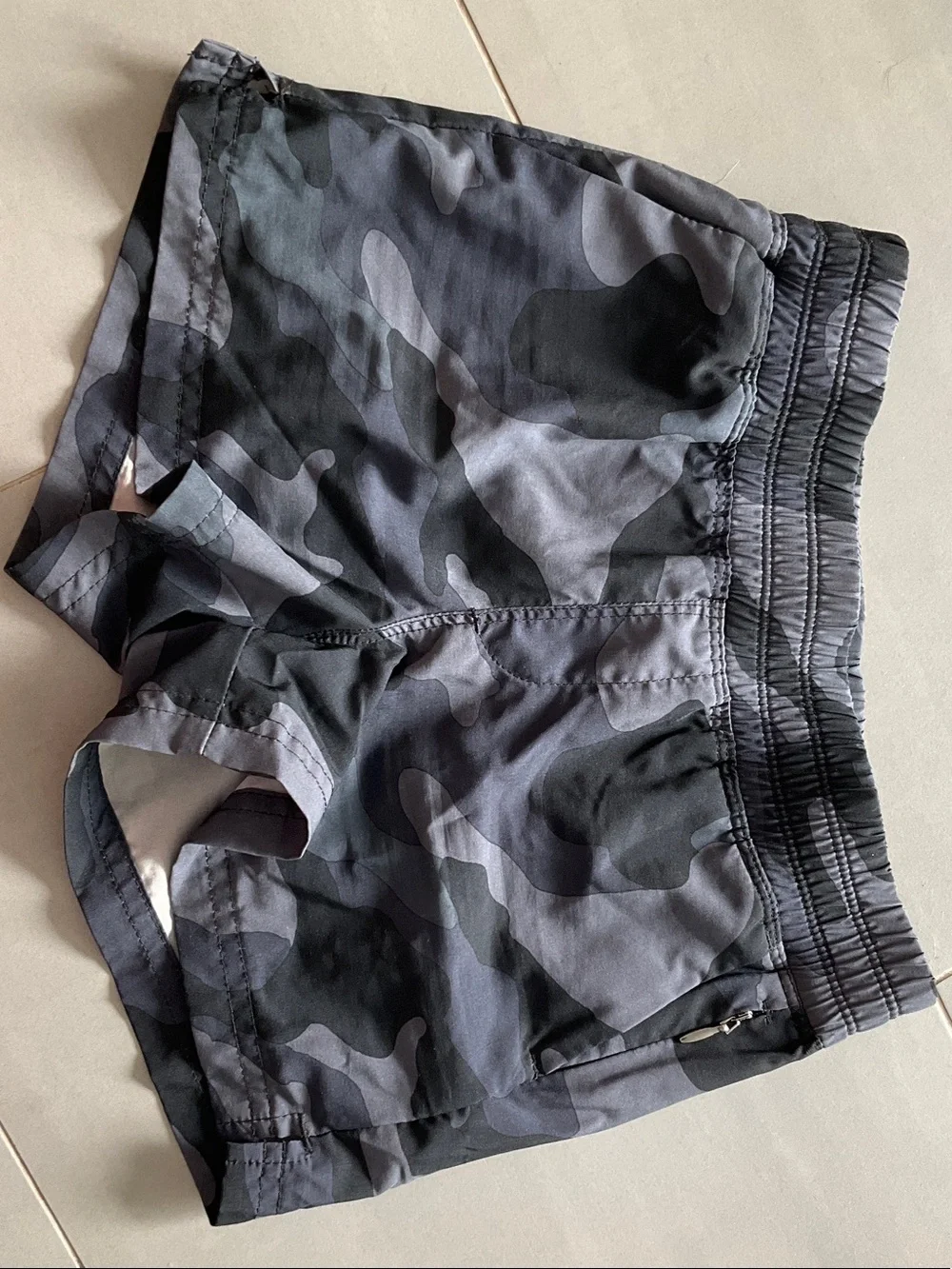 Old Navy Women's Gray Camouflage Athletic Shorts